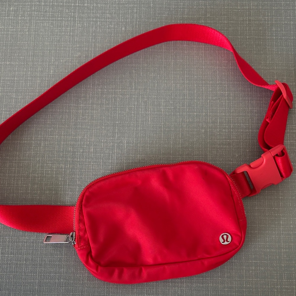 Lululemon Athletica Bold Red Belt Bag - Picture 3 of 5